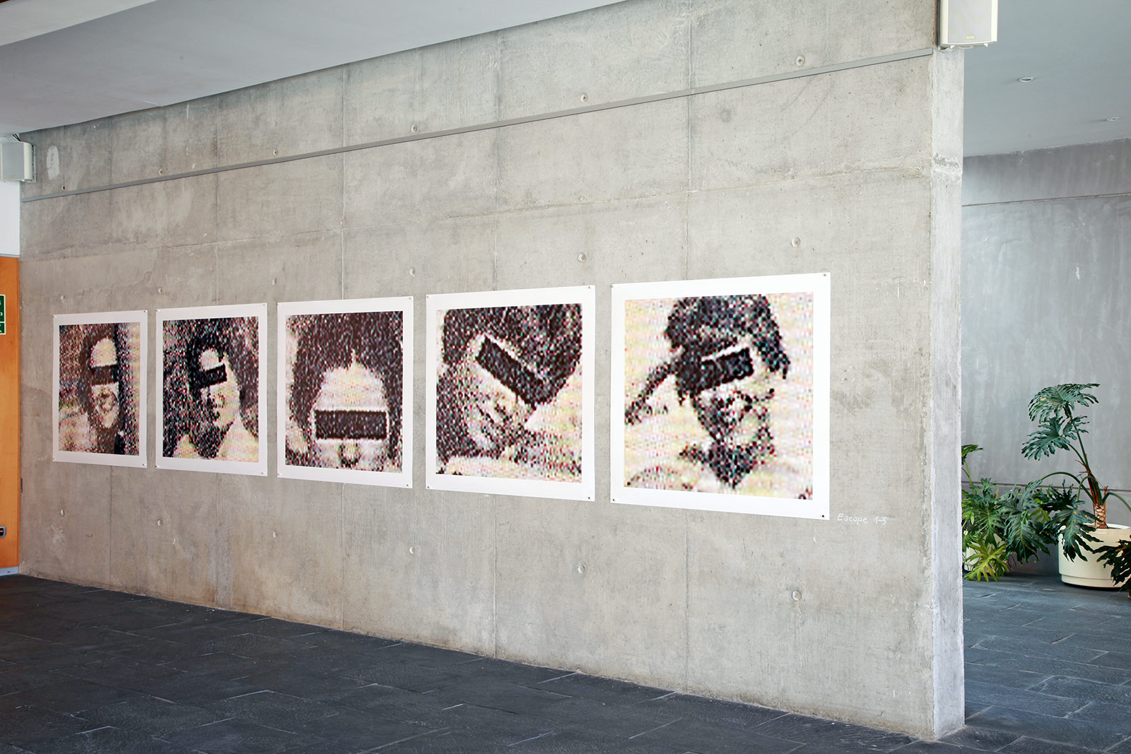 03_01_weisser-als-weiss-richters-koepfe_francisco-paco-carrascosa_escape-1bis5_gandia-ausstellung-es