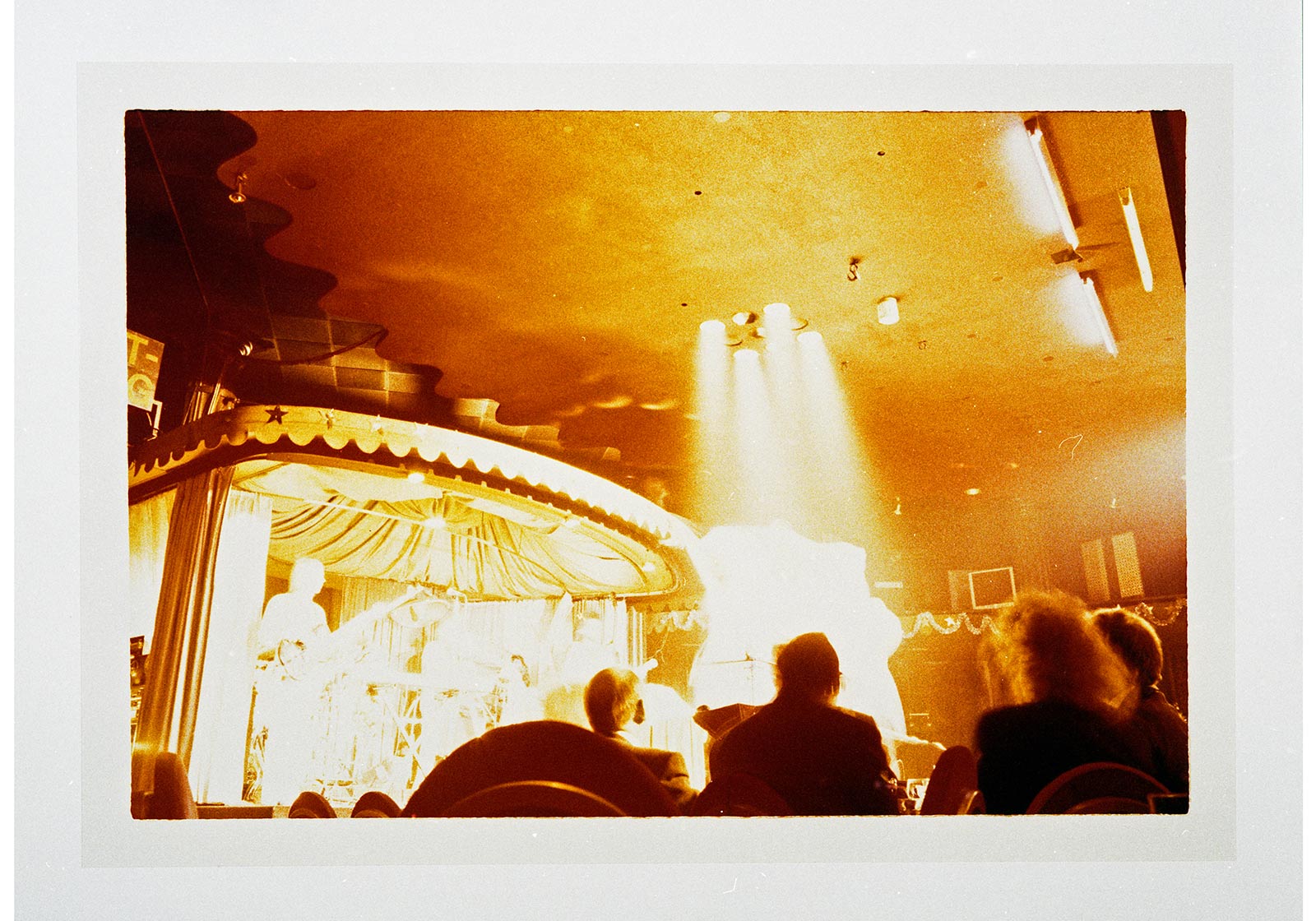 05_ausstellung_wichtige-bilder_terrasse_francisco-paco-carrascosa