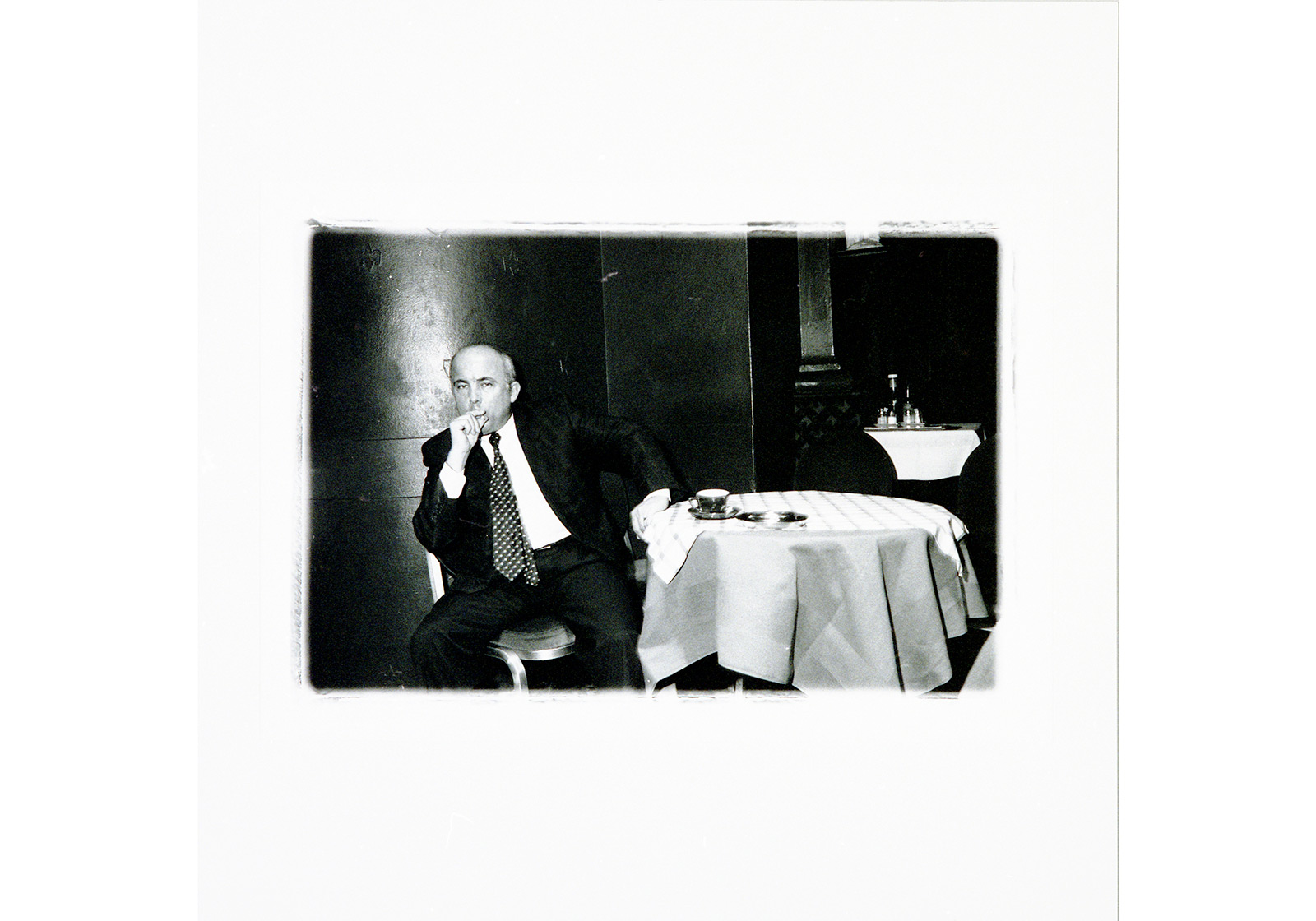 13_ausstellung_wichtige-bilder_terrasse_francisco-paco-carrascosa