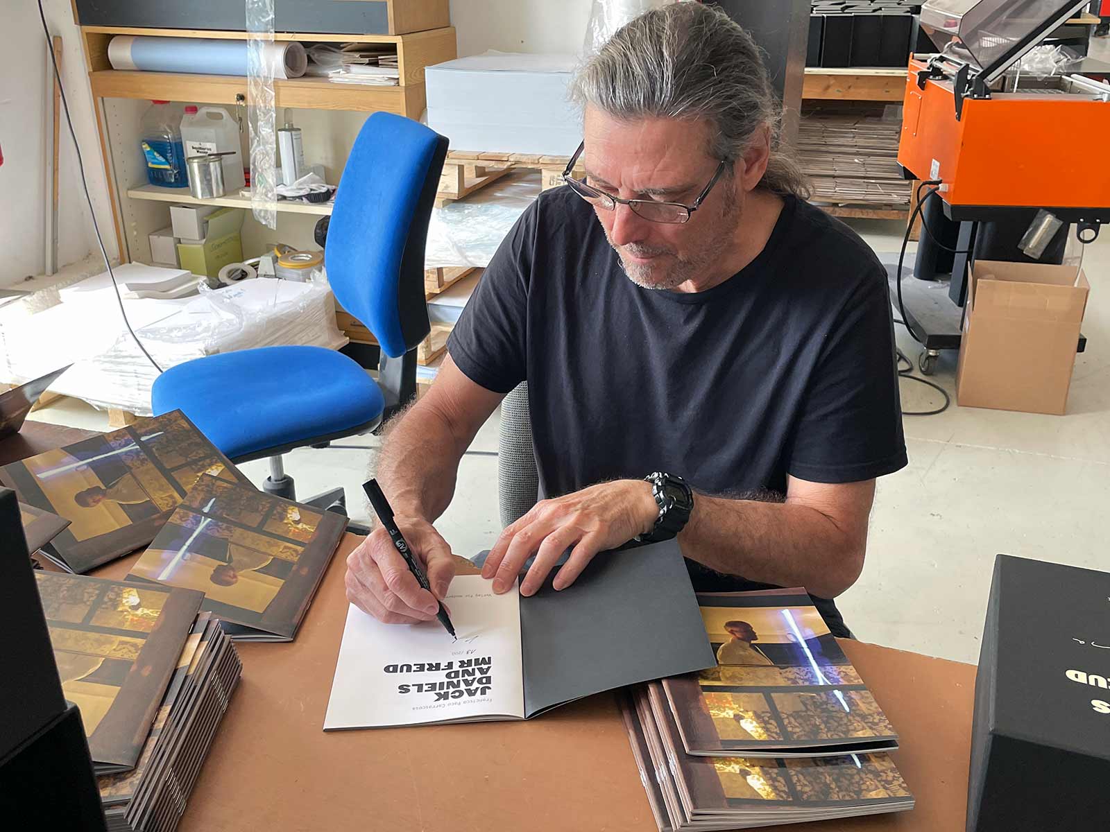 21-making-of-signieren-nummerieren_daniels-and-mr-freud_francisco-paco-carracosa