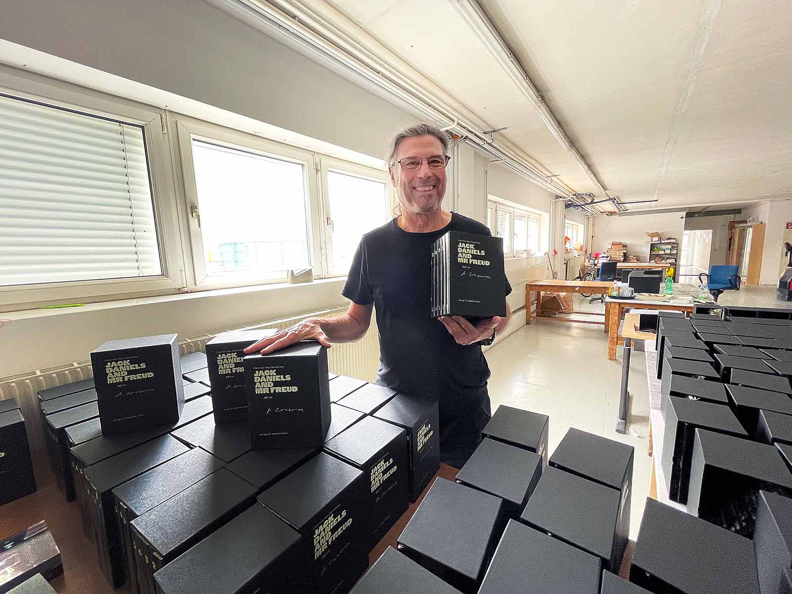 22-making-of-signieren-nummerieren_daniels-and-mr-freud_francisco-paco-carracosa